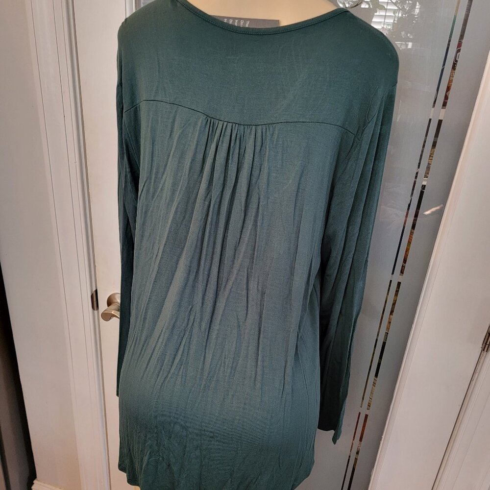 Green Mock Henley Long Sleeve Round Neckline Baby Doll Blouse - Picture 3 of 11